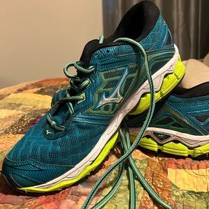 Women’s athletic shoes